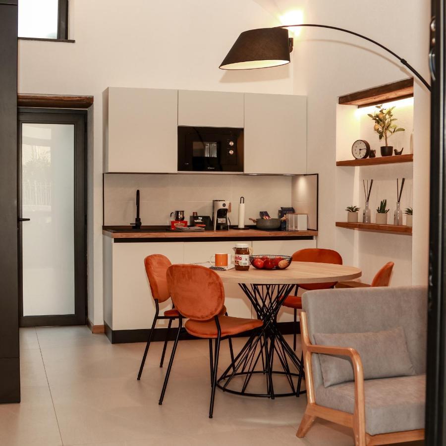 Dislocati Bnb - Jacuzzi Privata - Cucina - Tv60" - Minimal Luxury Marigliano Exterior foto