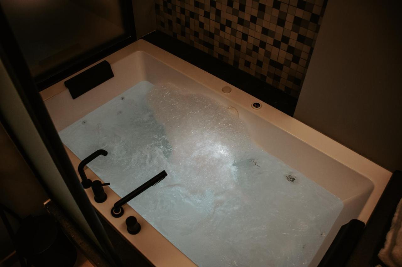 Dislocati Bnb - Jacuzzi Privata - Cucina - Tv60" - Minimal Luxury Marigliano Exterior foto