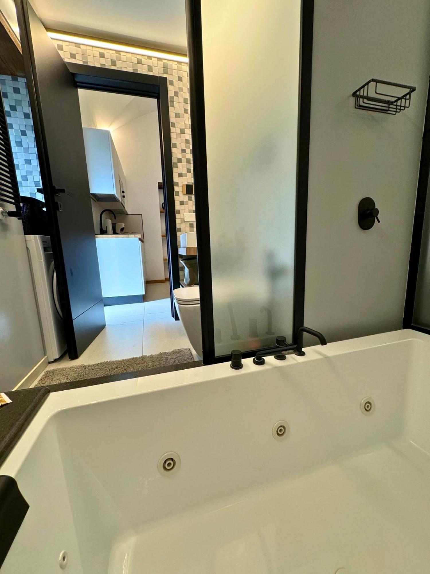 Dislocati Bnb - Jacuzzi Privata - Cucina - Tv60" - Minimal Luxury Marigliano Exterior foto