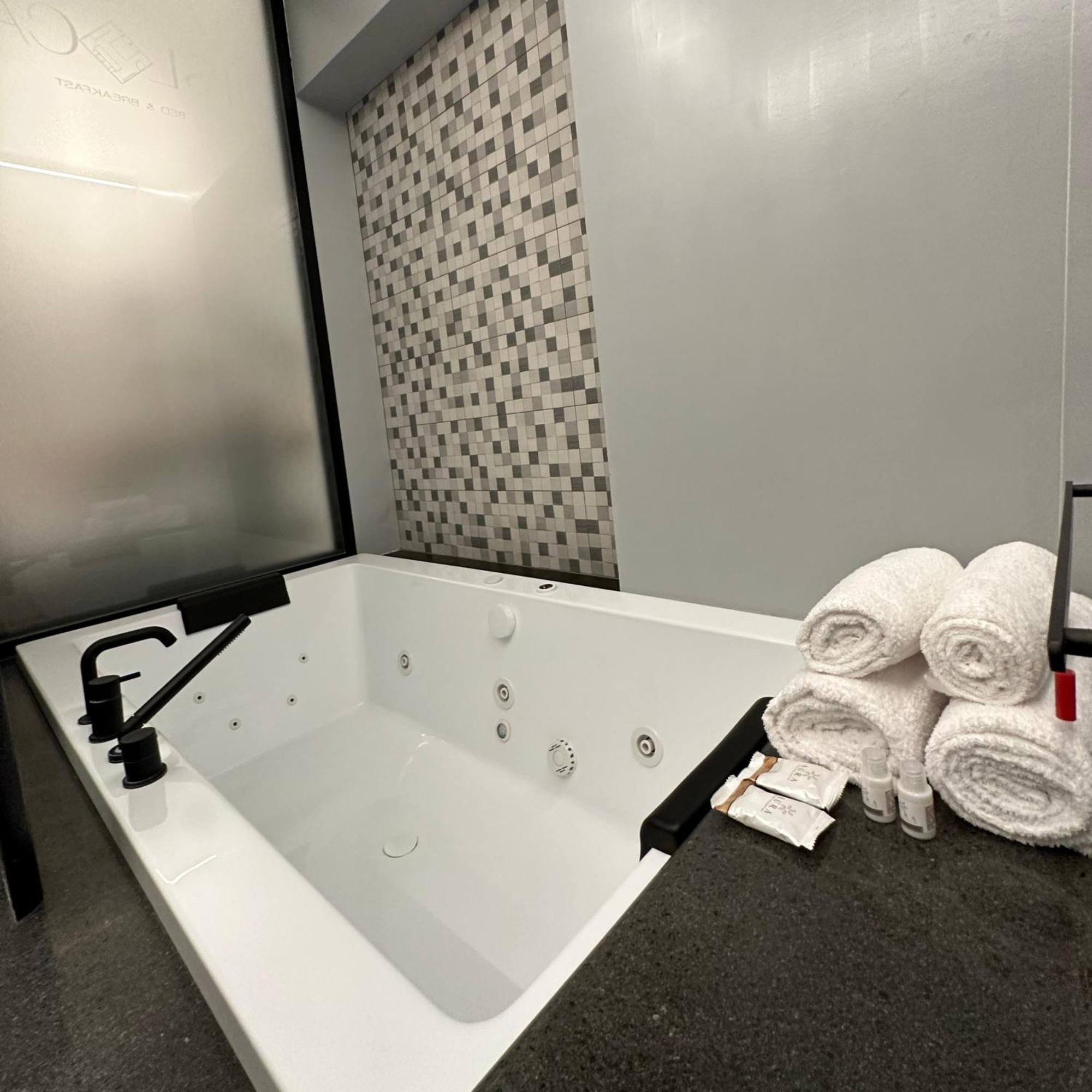 Dislocati Bnb - Jacuzzi Privata - Cucina - Tv60" - Minimal Luxury Marigliano Exterior foto