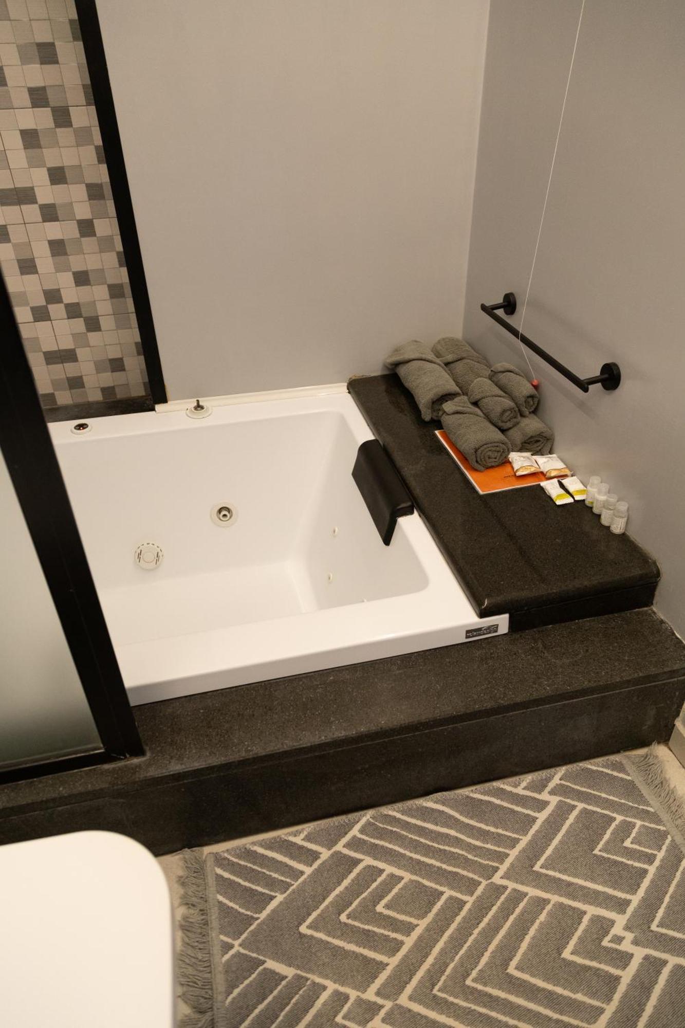 Dislocati Bnb - Jacuzzi Privata - Cucina - Tv60" - Minimal Luxury Marigliano Exterior foto